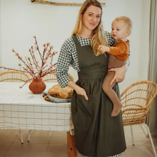 Ľanová zástera kaki Víno Zeliska 2